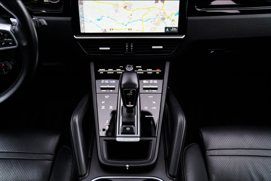 Porsche Cayenne Coupé 3.0 E-Hybrid | Sport Chrono | 22 INCH | Panorama | Head up | Trekhaak | Luchtvering | Memory stoelen 8Voudig