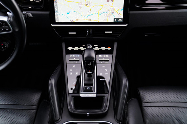 Porsche Cayenne Coupé 3.0 E-Hybrid | Sport Chrono | 22 INCH | Panorama | Head up | Trekhaak | Luchtvering | Memory stoelen 8Voudig
