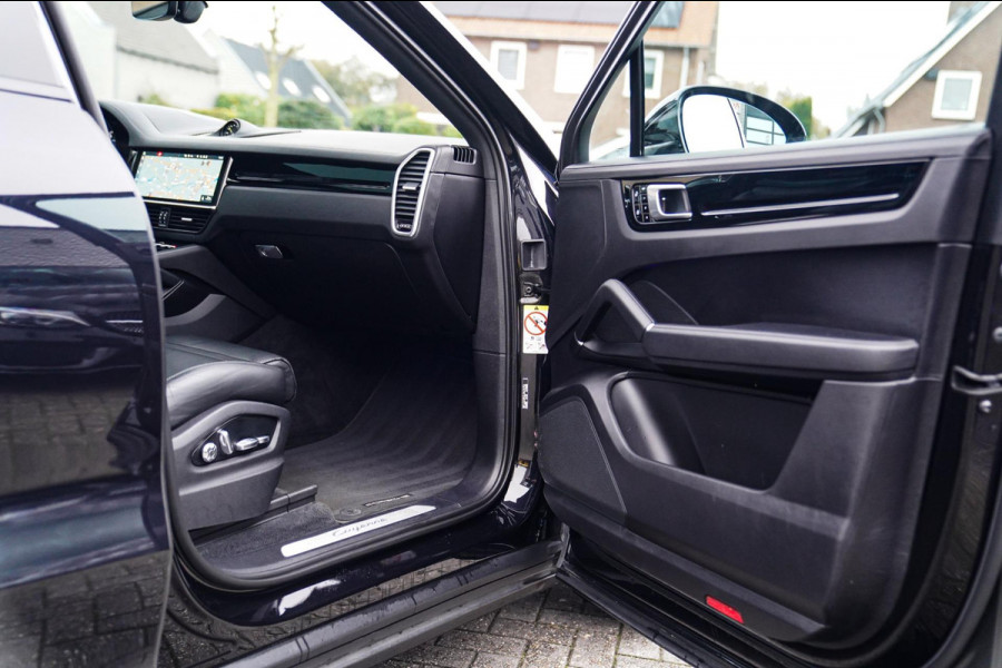 Porsche Cayenne Coupé 3.0 E-Hybrid | Sport Chrono | 22 INCH | Panorama | Head up | Trekhaak | Luchtvering | Memory stoelen 8Voudig