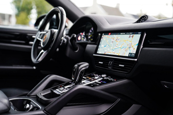 Porsche Cayenne Coupé 3.0 E-Hybrid | Sport Chrono | 22 INCH | Panorama | Head up | Trekhaak | Luchtvering | Memory stoelen 8Voudig