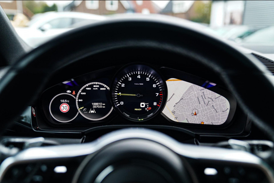 Porsche Cayenne Coupé 3.0 E-Hybrid | Sport Chrono | 22 INCH | Panorama | Head up | Trekhaak | Luchtvering | Memory stoelen 8Voudig