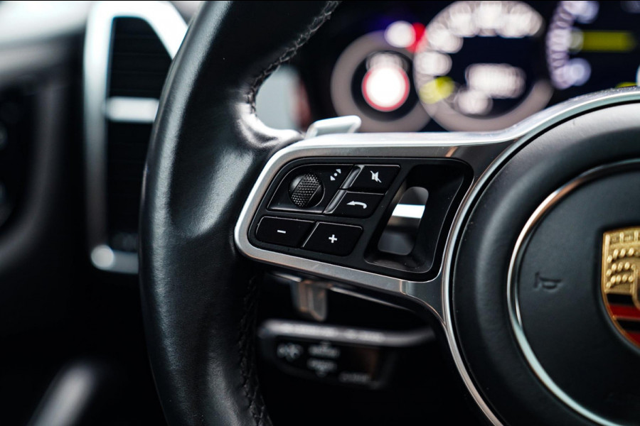 Porsche Cayenne Coupé 3.0 E-Hybrid | Sport Chrono | 22 INCH | Panorama | Head up | Trekhaak | Luchtvering | Memory stoelen 8Voudig