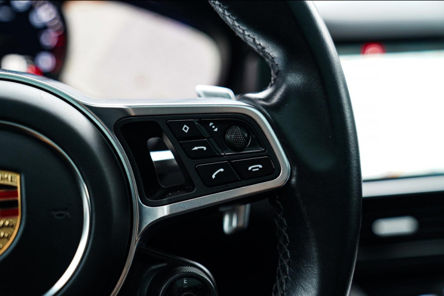 Porsche Cayenne Coupé 3.0 E-Hybrid | Sport Chrono | 22 INCH | Panorama | Head up | Trekhaak | Luchtvering | Memory stoelen 8Voudig