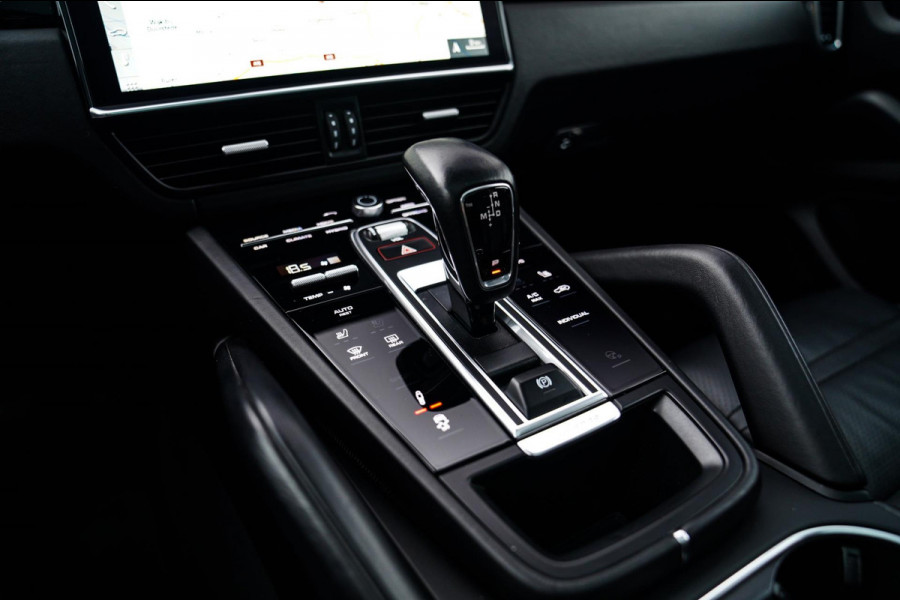 Porsche Cayenne Coupé 3.0 E-Hybrid | Sport Chrono | 22 INCH | Panorama | Head up | Trekhaak | Luchtvering | Memory stoelen 8Voudig