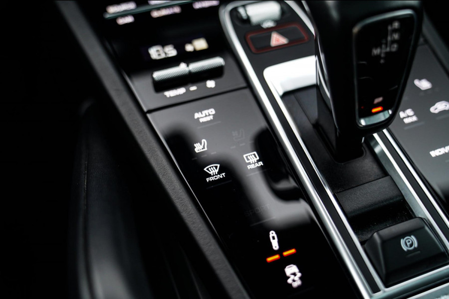 Porsche Cayenne Coupé 3.0 E-Hybrid | Sport Chrono | 22 INCH | Panorama | Head up | Trekhaak | Luchtvering | Memory stoelen 8Voudig