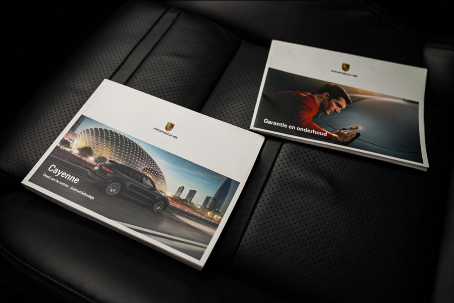 Porsche Cayenne Coupé 3.0 E-Hybrid | Sport Chrono | 22 INCH | Panorama | Head up | Trekhaak | Luchtvering | Memory stoelen 8Voudig