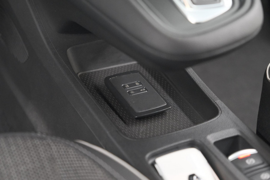 Renault Captur 1.6 E-Tech Plug-in Hybrid 160 Intens | Allseason Banden | Camera | 9.3 Inch Grootscherm | Apple Carplay