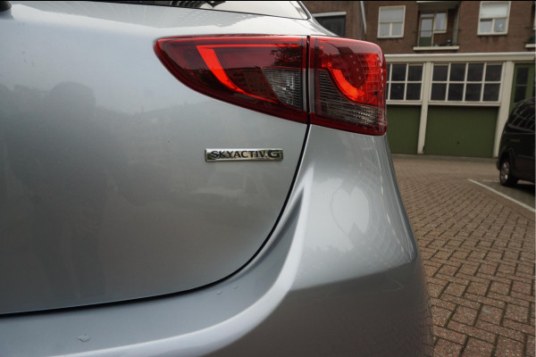 Mazda 2 1.5 Skyactiv-G Comfort Sport Aut6 | Navi | Apple Carplay | Sportvelgen | Cruise + Lane | MAZDA dealer onderhouden |