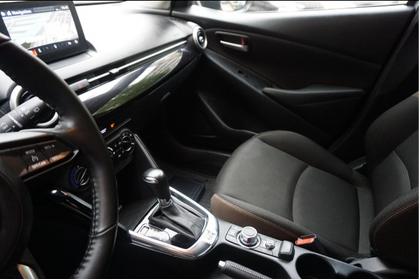 Mazda 2 1.5 Skyactiv-G Comfort Sport Aut6 | Navi | Apple Carplay | Sportvelgen | Cruise + Lane | MAZDA dealer onderhouden |