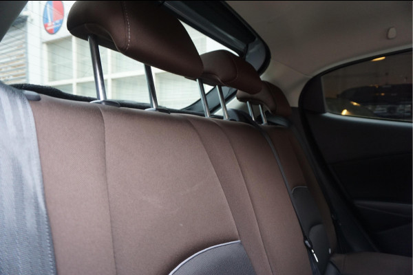 Mazda 2 1.5 Skyactiv-G Comfort Sport Aut6 | Navi | Apple Carplay | Sportvelgen | Cruise + Lane | MAZDA dealer onderhouden |