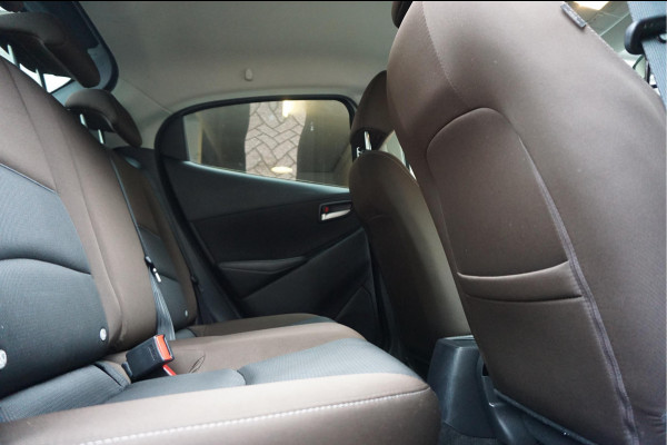 Mazda 2 1.5 Skyactiv-G Comfort Sport Aut6 | Navi | Apple Carplay | Sportvelgen | Cruise + Lane | MAZDA dealer onderhouden |