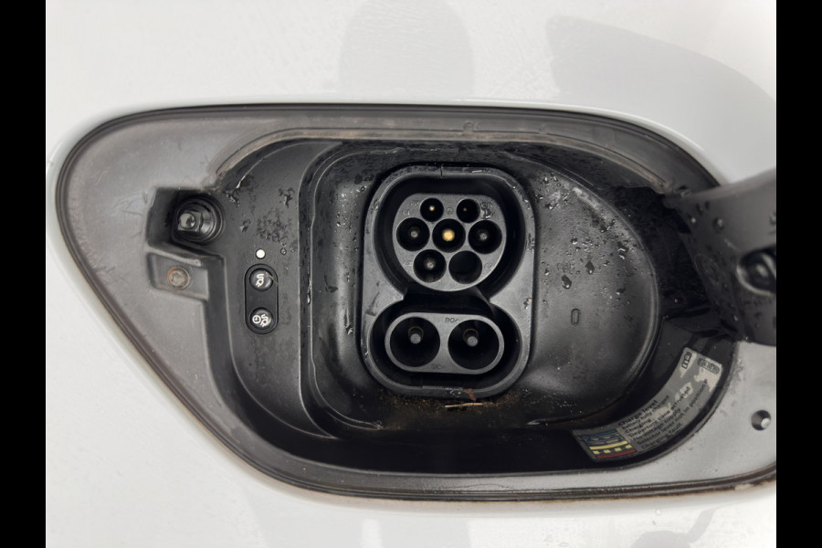 Volkswagen e-Golf {SOH-90%} Aut. *ADAPTIVE-CRUISE | FULL-LED | NAVI-FULLMAP | COMFORT-SEATS | ECC | PRIVACY-GLASS | PARKPILOT | CCS-FASTLOADER | 16''ALU*