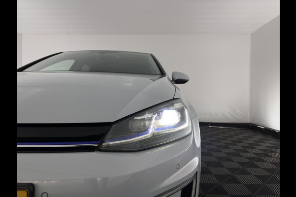 Volkswagen e-Golf {SOH-90%} Aut. *ADAPTIVE-CRUISE | FULL-LED | NAVI-FULLMAP | COMFORT-SEATS | ECC | PRIVACY-GLASS | PARKPILOT | CCS-FASTLOADER | 16''ALU*