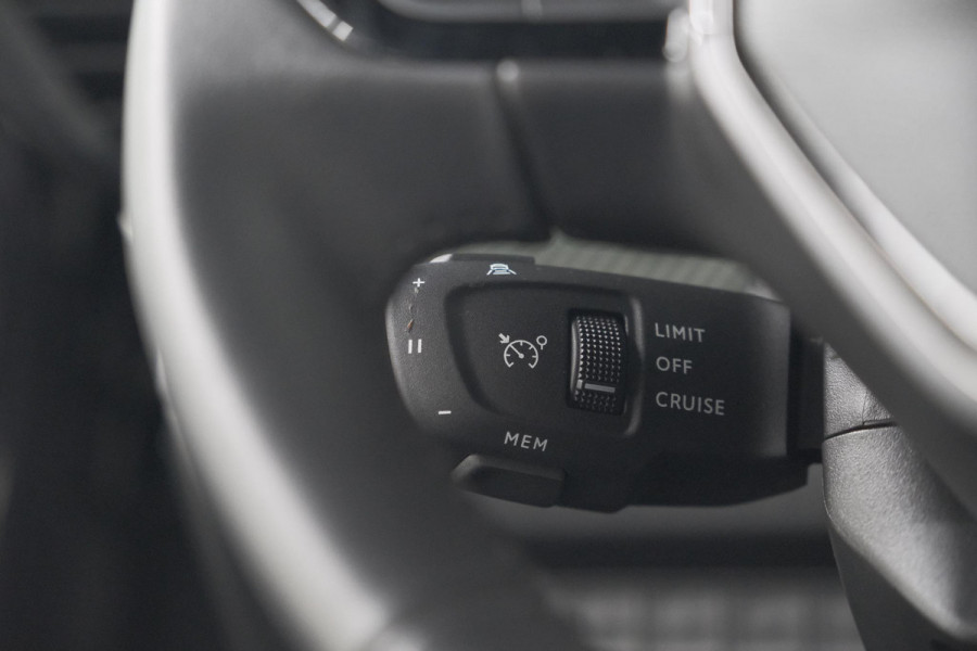 Peugeot 2008 PureTech 130 Allure Pack | Camera | Adaptieve Cruise Control | Stoelverwarming | Apple Carplay
