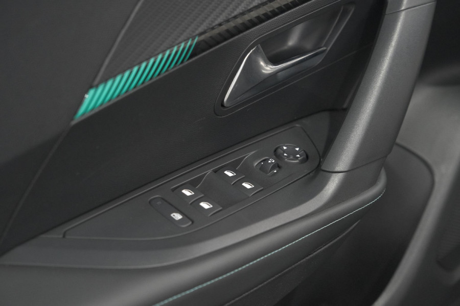 Peugeot 2008 PureTech 130 Allure Pack | Camera | Adaptieve Cruise Control | Stoelverwarming | Apple Carplay