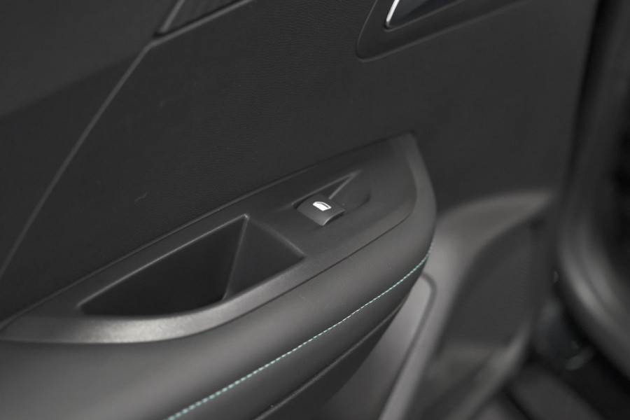 Peugeot 2008 PureTech 130 Allure Pack | Camera | Adaptieve Cruise Control | Stoelverwarming | Apple Carplay