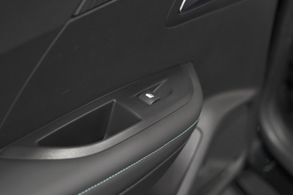 Peugeot 2008 PureTech 130 Allure Pack | Camera | Adaptieve Cruise Control | Stoelverwarming | Apple Carplay