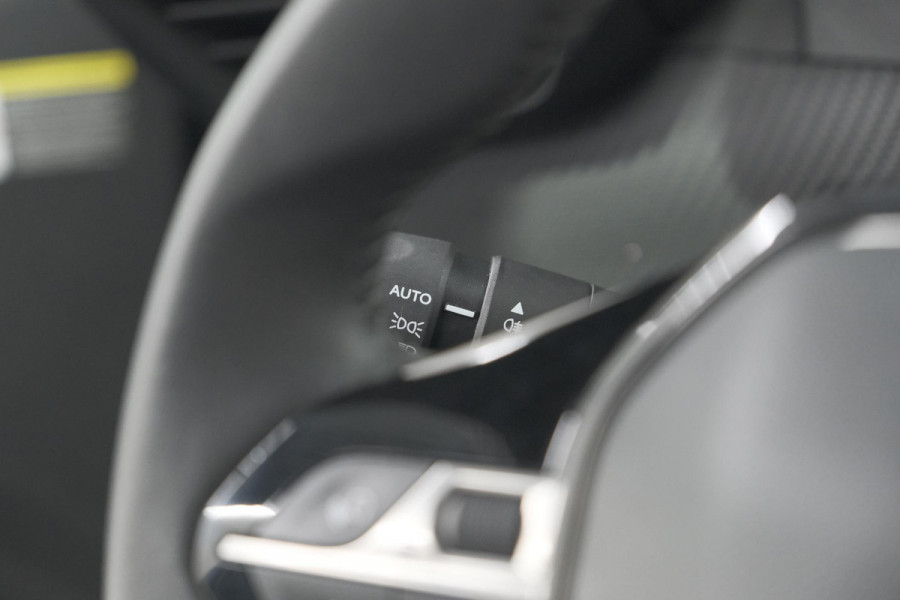 Peugeot 2008 PureTech 130 Allure Pack | Camera | Adaptieve Cruise Control | Stoelverwarming | Apple Carplay
