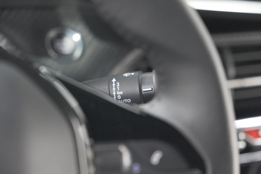 Peugeot 2008 PureTech 130 Allure Pack | Camera | Adaptieve Cruise Control | Stoelverwarming | Apple Carplay