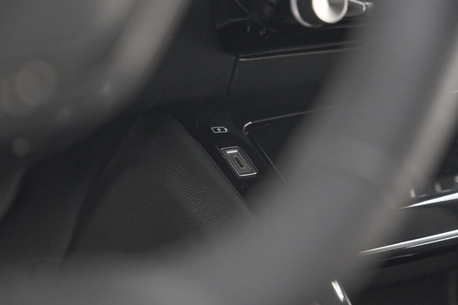 Peugeot 2008 PureTech 130 Allure Pack | Camera | Adaptieve Cruise Control | Stoelverwarming | Apple Carplay