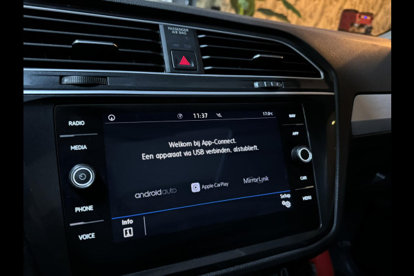 Volkswagen Tiguan 1.5 TSI ACT Comfortline Business Garantie Memory Pano Carplay 360 Camera Elek Achterklep StoelVW ACC Rijklaar