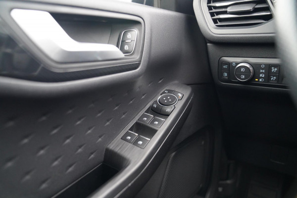 Ford Kuga 2.5 PHEV ST-Line | Automaat | Adaptieve Cruise Control | Lane assist | LED | Stoelverwarming | Camera | Lane Keeping
