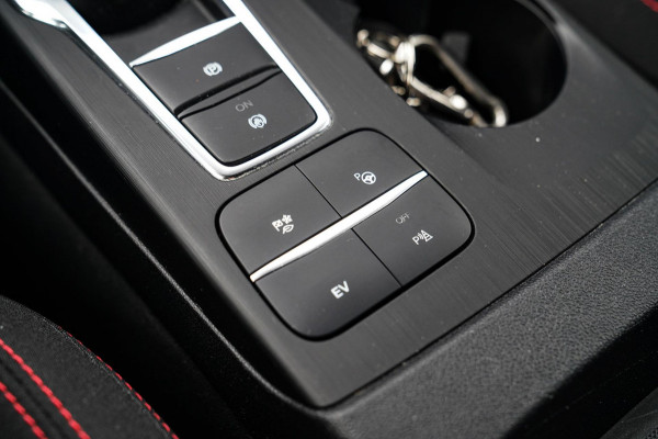 Ford Kuga 2.5 PHEV ST-Line | Automaat | Adaptieve Cruise Control | Lane assist | LED | Stoelverwarming | Camera | Lane Keeping