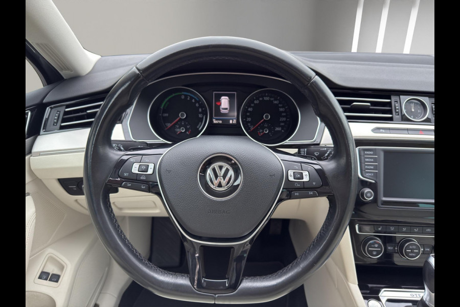 Volkswagen Passat Variant 1.4 TSI GTE Highline | Leder Stoel en verwarmd   | Head-up | Trekhaak Wegklap | Pano | Volkswagen Passat Variant 1.4 TSI GTE Highline | Leder Stoel en verwarmd   | Head-up | Trekhaak Wegklap | Pano |