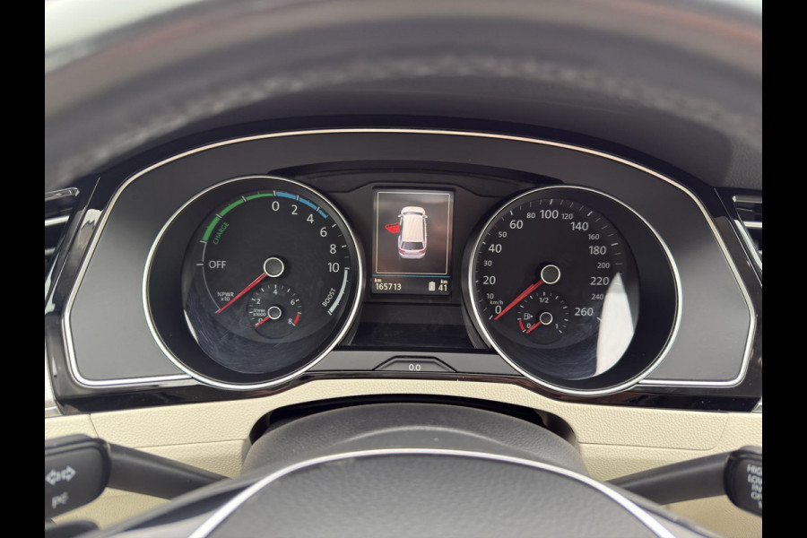 Volkswagen Passat Variant 1.4 TSI GTE Highline | Leder Stoel en verwarmd   | Head-up | Trekhaak Wegklap | Pano | Volkswagen Passat Variant 1.4 TSI GTE Highline | Leder Stoel en verwarmd   | Head-up | Trekhaak Wegklap | Pano |