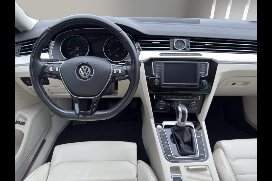 Volkswagen Passat Variant 1.4 TSI GTE Highline | Leder Stoel en verwarmd   | Head-up | Trekhaak Wegklap | Pano | Volkswagen Passat Variant 1.4 TSI GTE Highline | Leder Stoel en verwarmd   | Head-up | Trekhaak Wegklap | Pano |