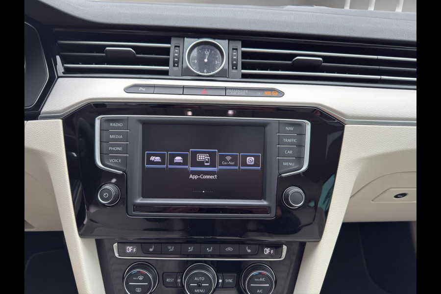 Volkswagen Passat Variant 1.4 TSI GTE Highline | Leder Stoel en verwarmd   | Head-up | Trekhaak Wegklap | Pano | Volkswagen Passat Variant 1.4 TSI GTE Highline | Leder Stoel en verwarmd   | Head-up | Trekhaak Wegklap | Pano |