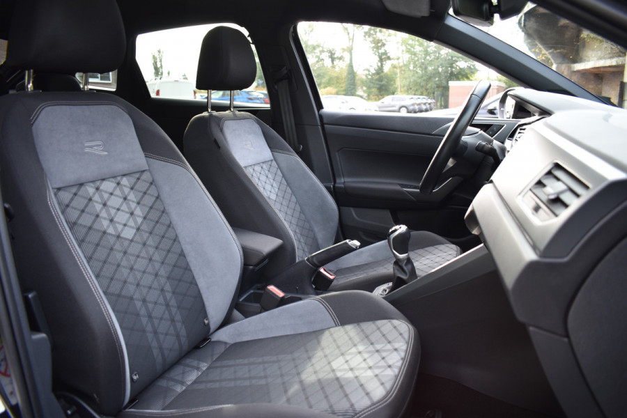 Volkswagen Taigo TSI 110PK R-LINE SPORT IQ-LIGHT/CARPLAY/PANORAMADAK