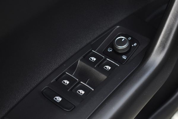 Volkswagen Taigo TSI 110PK R-LINE SPORT IQ-LIGHT/CARPLAY/PANORAMADAK