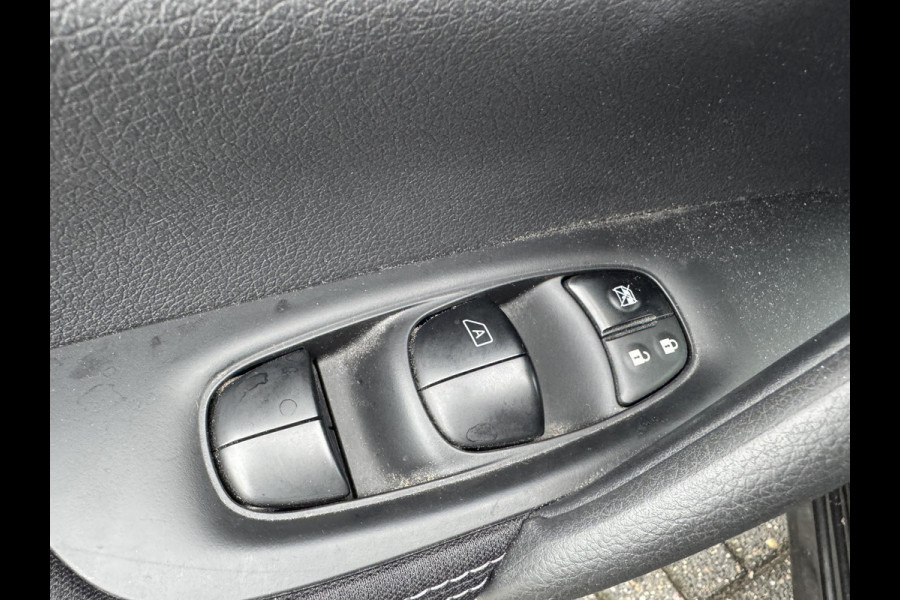 Nissan QASHQAI 1.2 N-Connecta | Navigatie | Camera | DAB | Lichtmetalen Velgen | Trekhaak |