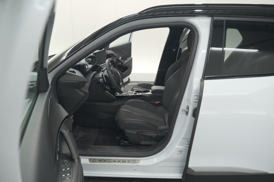 Peugeot 2008 PureTech 130 EAT8 GT | Camera | Apple Carplay | Parkeersensoren | 17 Inch Lichtmetalen Velgen