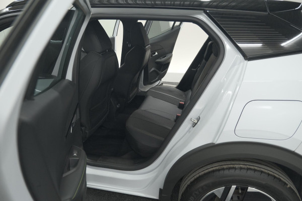 Peugeot 2008 PureTech 130 EAT8 GT | Camera | Apple Carplay | Parkeersensoren | 17 Inch Lichtmetalen Velgen