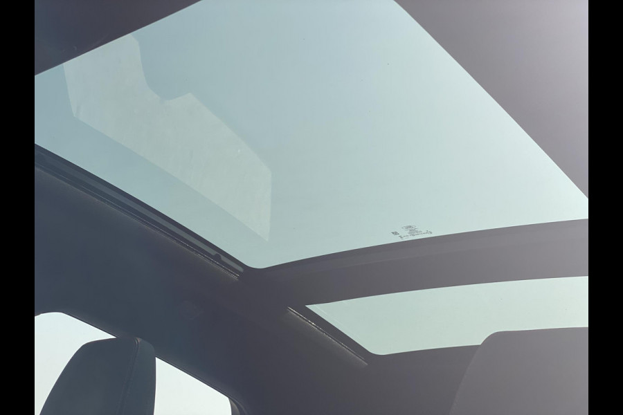 Ford Kuga 2.5 PHEV ST-Line X | Wegklapbare trekhaak | Panoramadak | Winter Pack | Head up Display | All season banden
