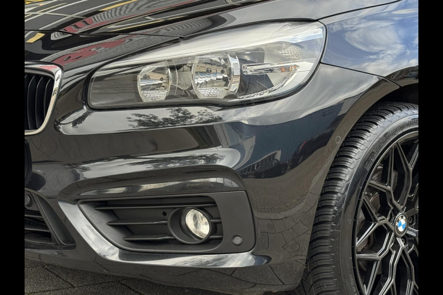BMW 2 Serie Active Tourer 218i Advantage - Navigatie / Apple CarPlay I Airco I PDC I 19 inch Sport velgen I Dealer onderhouden