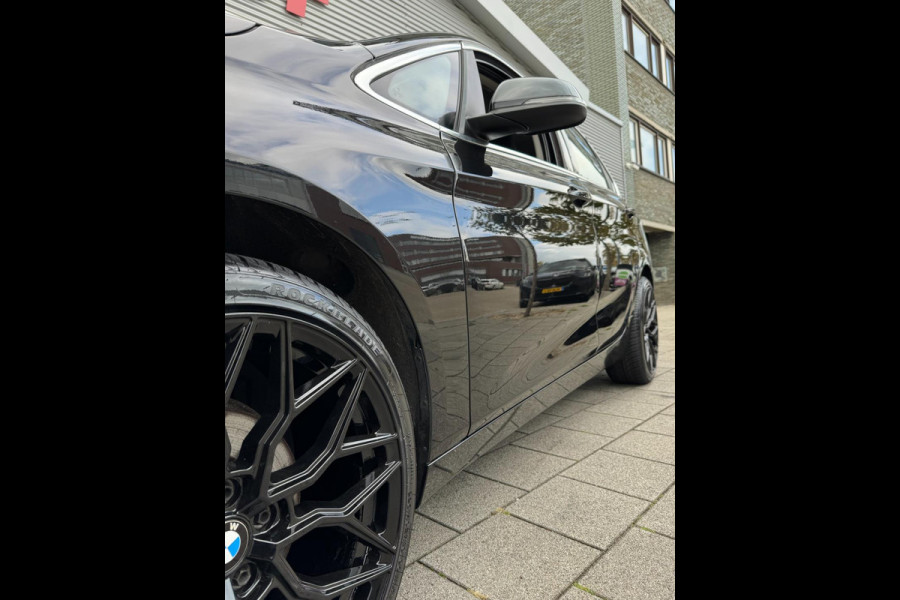 BMW 2 Serie Active Tourer 218i Advantage - Navigatie / Apple CarPlay I Airco I PDC I 19 inch Sport velgen I Dealer onderhouden