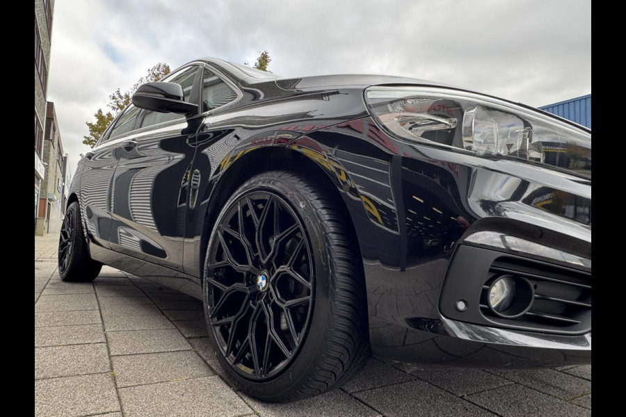 BMW 2 Serie Active Tourer 218i Advantage - Navigatie / Apple CarPlay I Airco I PDC I 19 inch Sport velgen I Dealer onderhouden