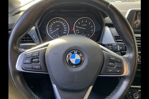 BMW 2 Serie Active Tourer 218i Advantage - Navigatie / Apple CarPlay I Airco I PDC I 19 inch Sport velgen I Dealer onderhouden