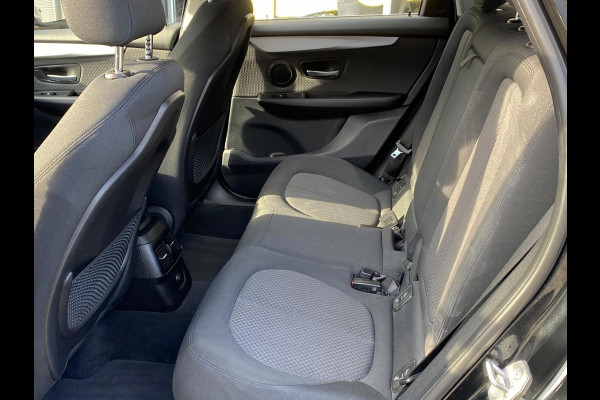 BMW 2 Serie Active Tourer 218i Advantage - Navigatie / Apple CarPlay I Airco I PDC I 19 inch Sport velgen I Dealer onderhouden