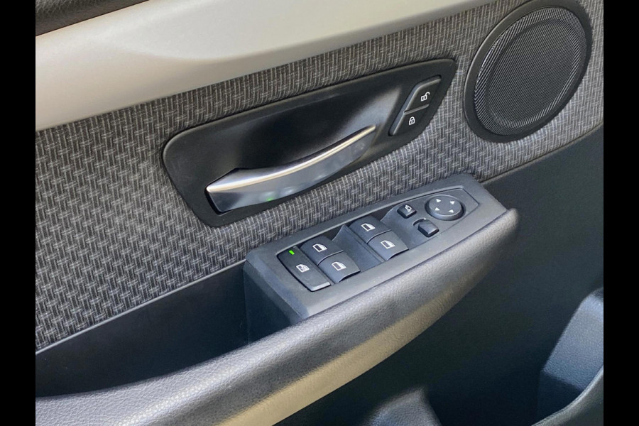 BMW 2 Serie Active Tourer 218i Advantage - Navigatie / Apple CarPlay I Airco I PDC I 19 inch Sport velgen I Dealer onderhouden