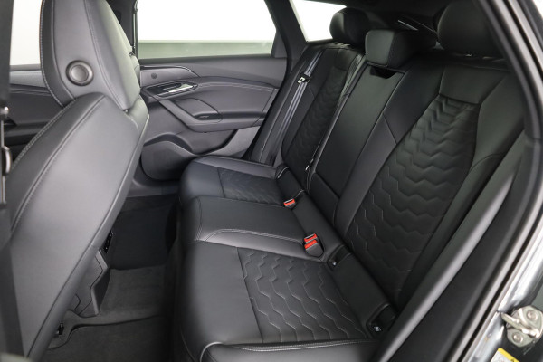 Audi A6 Avant e-tron S edition performance 100 kWh 367pk | Luchtvering | Rode Remzadels | Winterpakket | 21 inch lichtmetalen velgen