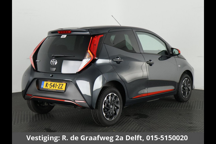 Toyota Aygo 1.0 VVT-i X-Fun Sport + Coral Red Pack | 1e eigenaar | Dealer onderhouden | Airco | Privacy Glass | Elektrische ramen |