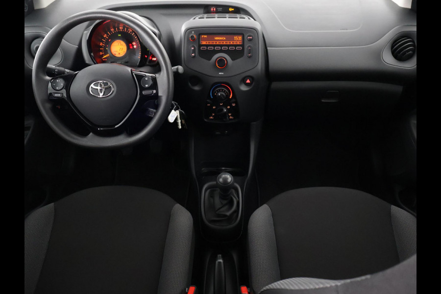 Toyota Aygo 1.0 VVT-i X-Fun Sport + Coral Red Pack | 1e eigenaar | Dealer onderhouden | Airco | Privacy Glass | Elektrische ramen |