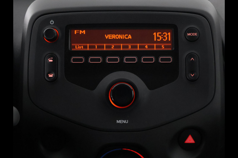 Toyota Aygo 1.0 VVT-i X-Fun Sport + Coral Red Pack | 1e eigenaar | Dealer onderhouden | Airco | Privacy Glass | Elektrische ramen |