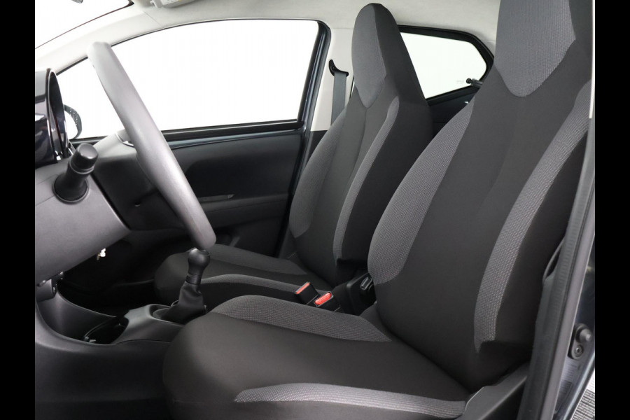 Toyota Aygo 1.0 VVT-i X-Fun Sport + Coral Red Pack | 1e eigenaar | Dealer onderhouden | Airco | Privacy Glass | Elektrische ramen |