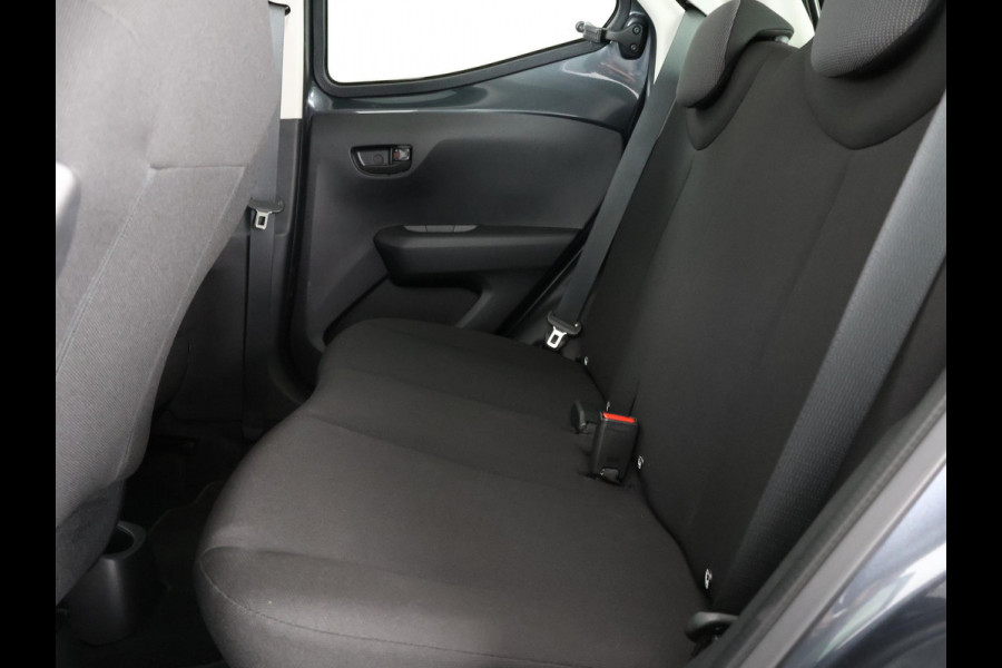Toyota Aygo 1.0 VVT-i X-Fun Sport + Coral Red Pack | 1e eigenaar | Dealer onderhouden | Airco | Privacy Glass | Elektrische ramen |