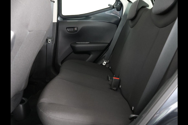 Toyota Aygo 1.0 VVT-i X-Fun Sport + Coral Red Pack | 1e eigenaar | Dealer onderhouden | Airco | Privacy Glass | Elektrische ramen |